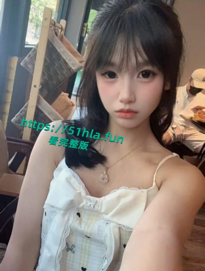 真实迷奸，白嫩学生妹醉酒被带到酒店强制深喉扇嘴巴爆操，无套内射后犹如垃圾般被丢弃一旁！