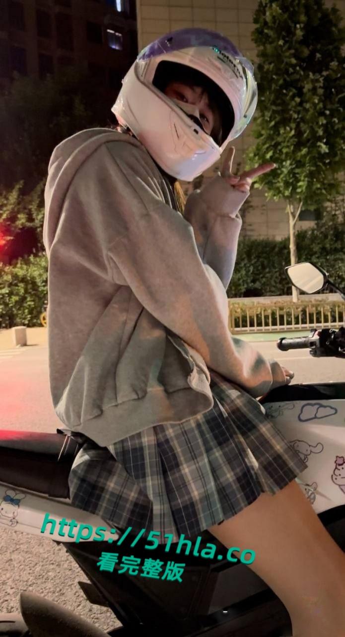 约啪大神【江南第一深情】成功拿下极品反差JK机车妹，闺房后入圆润翘臀蜂腰纤细浪叫极度诱人！