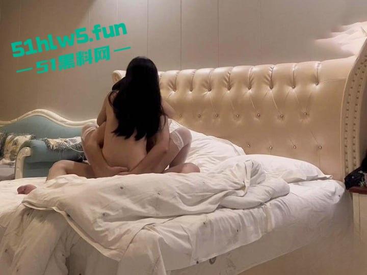 家有娇妻【5】愿意给别⼈操不给我操,别⼈拔套射死你活该,故意⽓我看谁⽓谁。