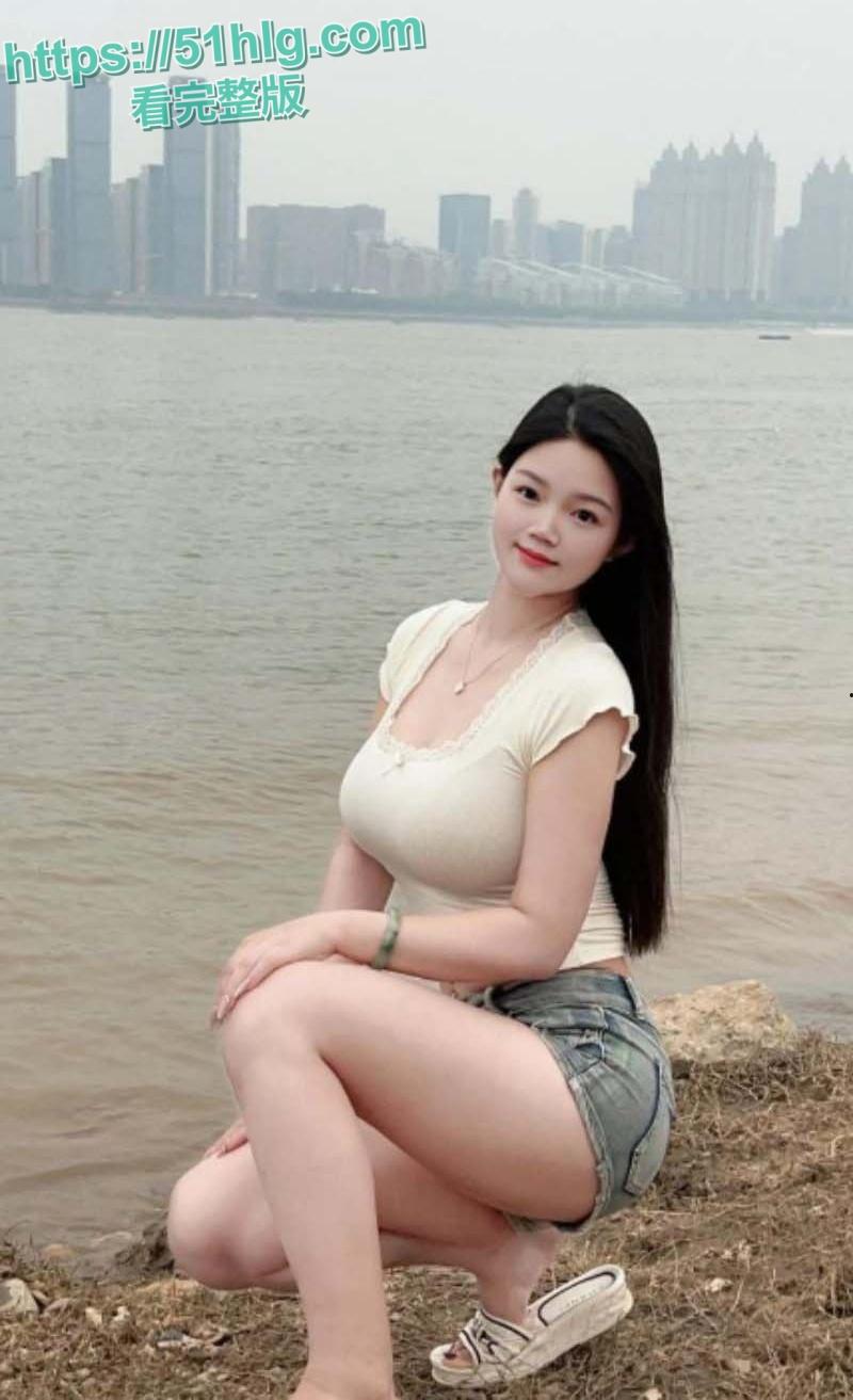 【重庆】国企【余丽娇】为公司献身成为交际花，与客户玩多人轰趴，被前后夹击爽到不行，你想加入吗？